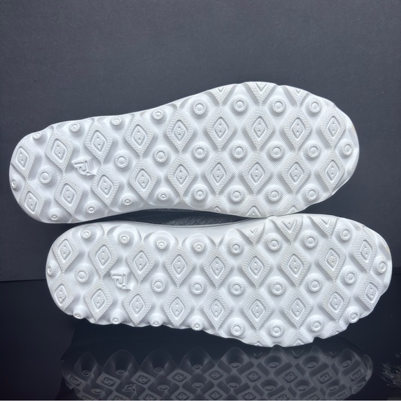 Propet Women's TravelActiv Aero Shoe, Silver, Size 6 NIB - Picture 12 of 13